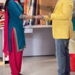 Shilpa Thakre Instagram - सुजीत साहेबांचं म्हणनं आहें की मी हया फैक्ट्री ची मालकीन पण होऊ शकते. माझ्या हातात लय पैसा आहें 😍 @sunmarathi @dashami_official #shilpathakre #rohangujar #expressionqueen #njm #sunmarathi #insta #instadaily #instagram #instalike #trend