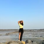 Shilpa Thakre Instagram - ✨✨✨✨ #shilpathakre #expressionqueen #morning #morningvibes #beach #beachvibes #cute #sky #skyporn