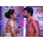 Shilpa Thakre Instagram - माननीय सरपंच किसनराव भगवानदादा भोईरह्यांची कधीही न होणारी बायको 😝 Pc : @pankaj_tiwari_167 @vipulkale20 @sunmarathi @dashami_official Off screen Vs On screen chemistry Swipe Left 👉🏻 #shilpathakre #expressionqueen #vipulkale #njm #navijanmenme #sunmarathi