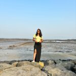 Shilpa Thakre Instagram - ✨✨✨✨ #shilpathakre #expressionqueen #morning #morningvibes #beach #beachvibes #cute #sky #skyporn