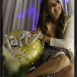 Shiny Dixit Instagram - GRATEFUL TO EVERYONE FOR MAKING IT SO SPECIAL FOR ME , I LOVE YOU ALL ❤️❤️🥳 5/12/2023 decor @wwhitesteeddecor @plan_ur_shoots thanks a lot for creating memories for us 🙏🏻🥳 . . . . . . . . . . . . . . . . . . . . . . GURUJI i love you ❤️❤️ Home