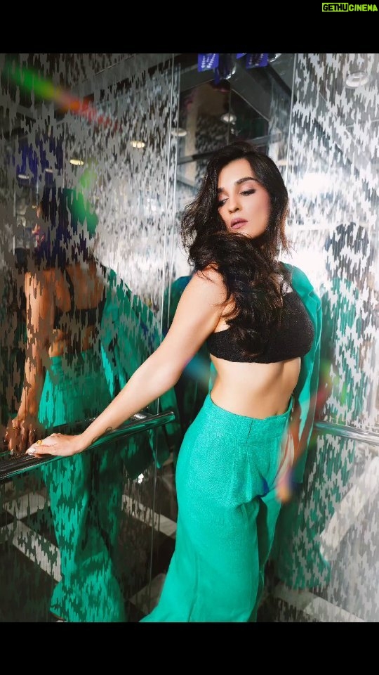 Shiny Doshi Instagram - Make sure you're getting your daily dose of greens.💚 #elevator #fashionphotography #bosslady Shot by @abhay_r_kirti 💚