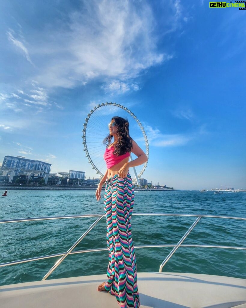 Shiny Doshi Instagram - "Sending off 2023 with a heart brimming with gratitude. May the canvas of 2024 be painted with moments of joy, growth, and love" ❤️ #thankyou2023 Dubai,UAE