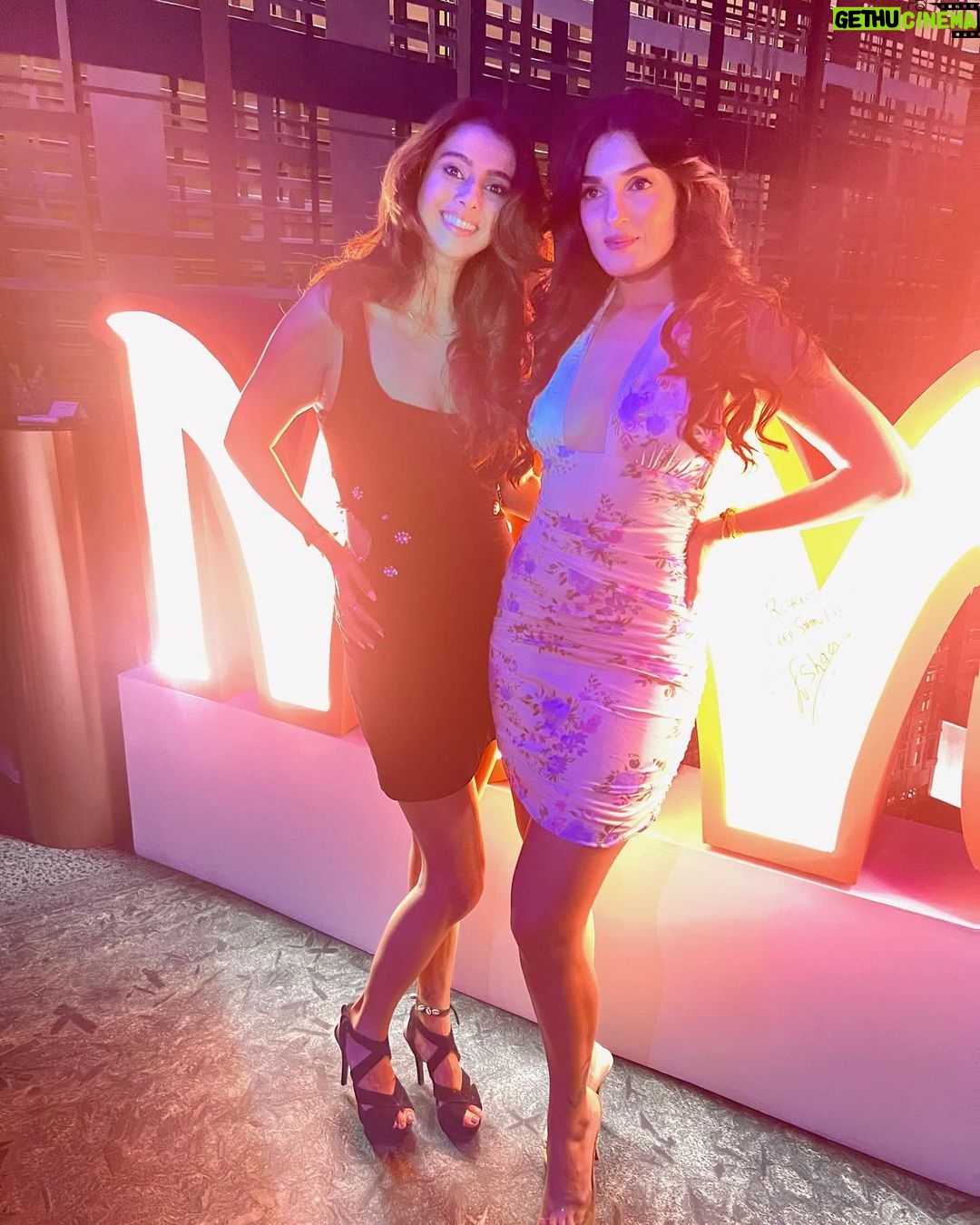 Shiny Doshi Instagram - Cheers to 15years of hard work, camaraderie, and unforgettable moments! π₯³π @maliniagarwal . . . . #15YearsOfMissMalini @missmalini @maliniagarwal @thebarindia @donjuliotequila @myglamm @manishmalhotrabeauty @manishmalhotra05 @bigbangsocl @theribbonroomunfurled @sunnyisara #MissMaliniTurns15 #MM15 #DonJulioIndia #PorAmor #DrinkResponsibly #MissMaliniTurns15xMMB #MissMaliniEvents