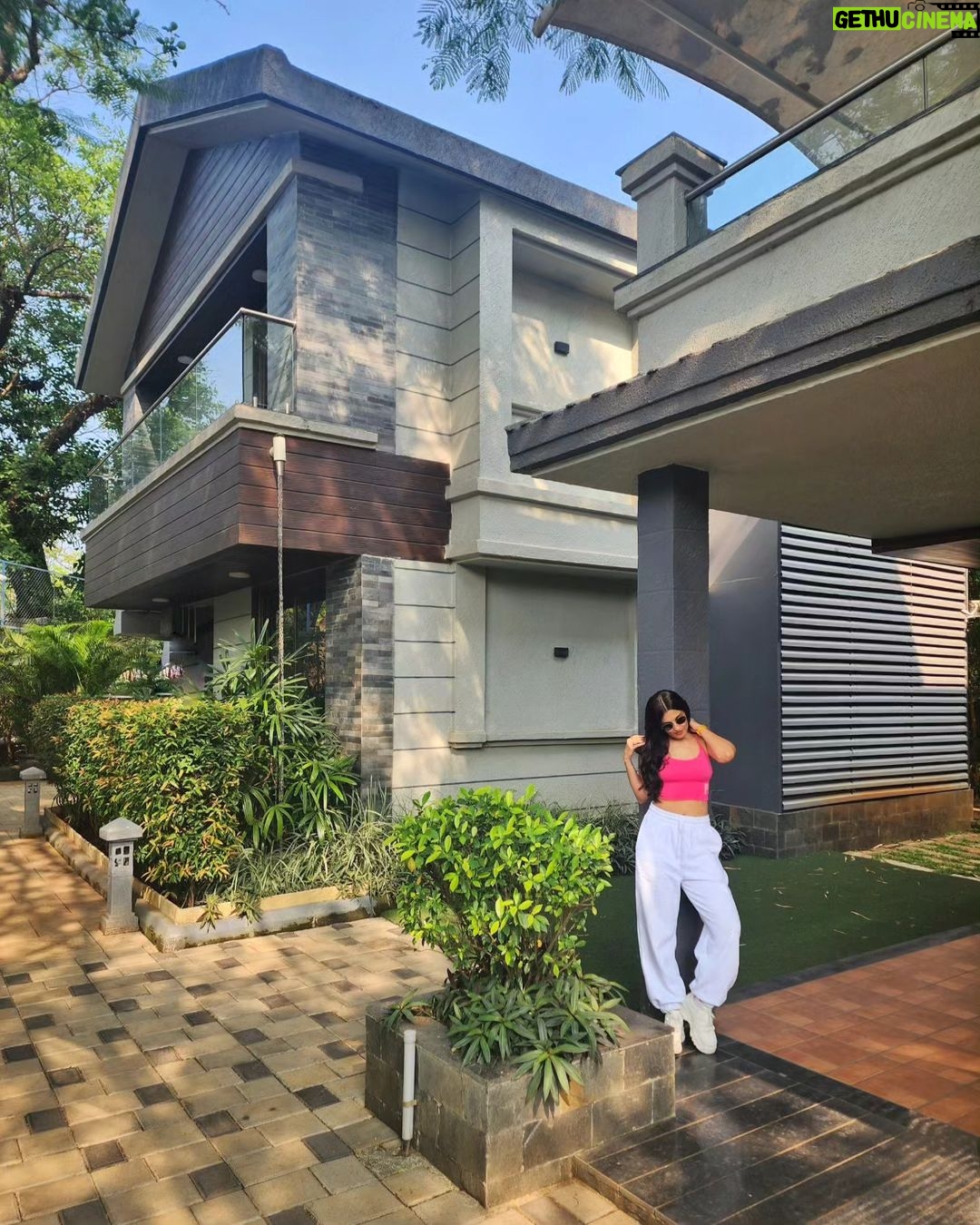 Shiny Doshi Instagram - "Lost in the serenity of Arova Woods, nestled among the Lonavala mountains. A tranquil escape with breathtaking views, delectable cuisine, and unmatched hospitality. A must-visit haven for nature and relaxation enthusiasts. π²ποΈ #ArovaWoods #LonavalaEscape" @arovawoods.zincjourney @zincjourney.bythefern