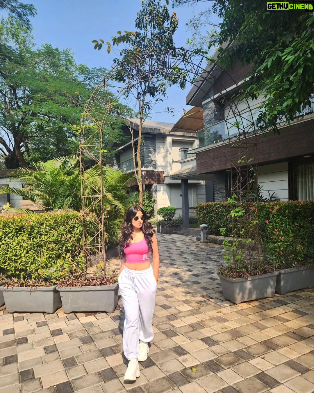 Shiny Doshi Instagram - "Lost in the serenity of Arova Woods, nestled among the Lonavala mountains. A tranquil escape with breathtaking views, delectable cuisine, and unmatched hospitality. A must-visit haven for nature and relaxation enthusiasts. π²ποΈ #ArovaWoods #LonavalaEscape" @arovawoods.zincjourney @zincjourney.bythefern