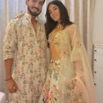 Shiny Doshi Instagram - Love and light to all✨️🪔🌟💫 Happy Diwali and a Happy New Year💗 #twinningiswinning #myforever 💖