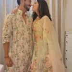 Shiny Doshi Instagram - Love and light to all✨️🪔🌟💫 Happy Diwali and a Happy New Year💗 #twinningiswinning #myforever 💖