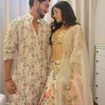 Shiny Doshi Instagram - Love and light to all✨️🪔🌟💫 Happy Diwali and a Happy New Year💗 #twinningiswinning #myforever 💖