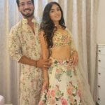 Shiny Doshi Instagram - Love and light to all✨️🪔🌟💫 Happy Diwali and a Happy New Year💗 #twinningiswinning #myforever 💖