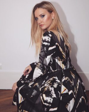 Shirley Lamy Instagram - 🐅