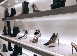 Shirley Lamy Instagram - Des chaussures encore et encore 👠