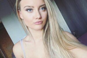 Shirley Lamy Instagram - Sois ferme sans méchanceté, sois douce sans faiblesse..