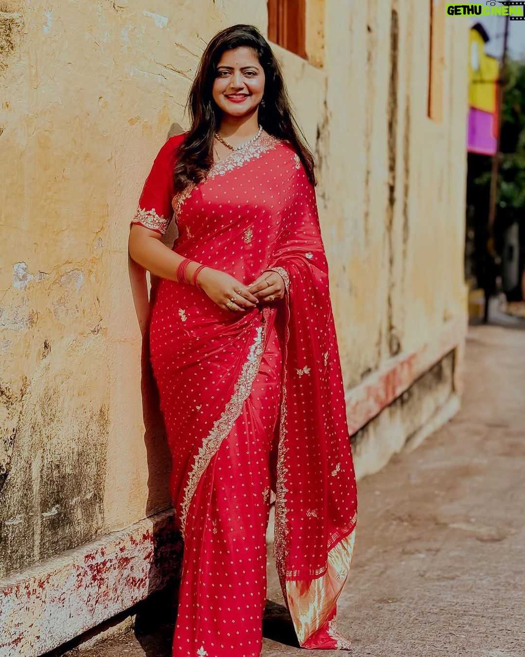 Shiva Jyothi Instagram - When god gives you a new beginning, don't repeat the old mistakes. ❤️ Saree & blouse @anvitha_collections ❤️ #newpost #jyothakka #shivajyothi #instagram #instagood #saree #sareelove #festival