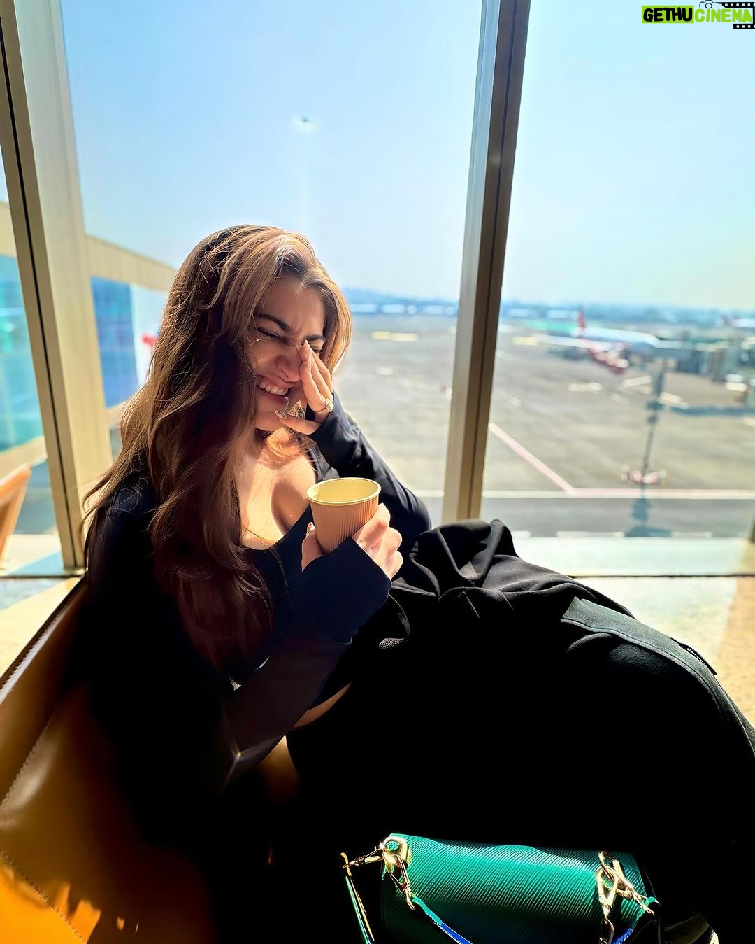 Shivaleeka Oberoi Instagram - Flying out of 2023 like..👻 Catching flights & feelings! 😛🖤