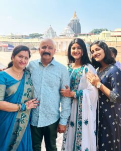 Shivani Sangita Instagram - 25years of togetherness, nourishment, understanding, perseverance, ups and downs and most importantly Love 🥰. Happy Anniversary Papa Mama ❤️ Jay Jagannath 🙏🏻