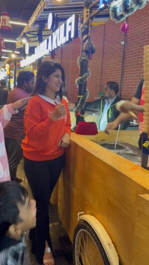 Shivani Sangita Instagram - This was fun though 😋😅
Thank you @turquoiseicecreamsodisha for this fun experience 🎅🏻🥳