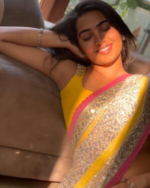 Shivathmika Rajashekar Instagram - Starring in my own movie, with background music and slomo shots and allllll that jazzzz✨