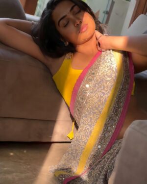 Shivathmika Rajashekar Instagram - Starring in my own movie, with background music and slomo shots and allllll that jazzzz✨