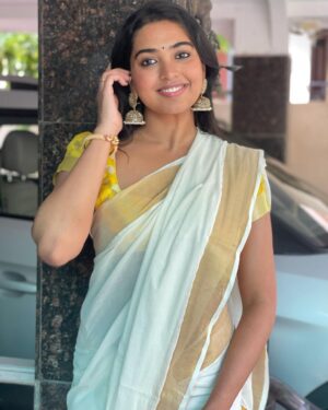 Shivathmika Rajashekar Instagram - Tbt Onam and I refuse to move on from this song.... thenksss byeeee