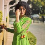 Shraddha Musale Instagram - With or without 🕶️? #poll #amiselfobsessed #letitbe #foolingaroundwiththecamera