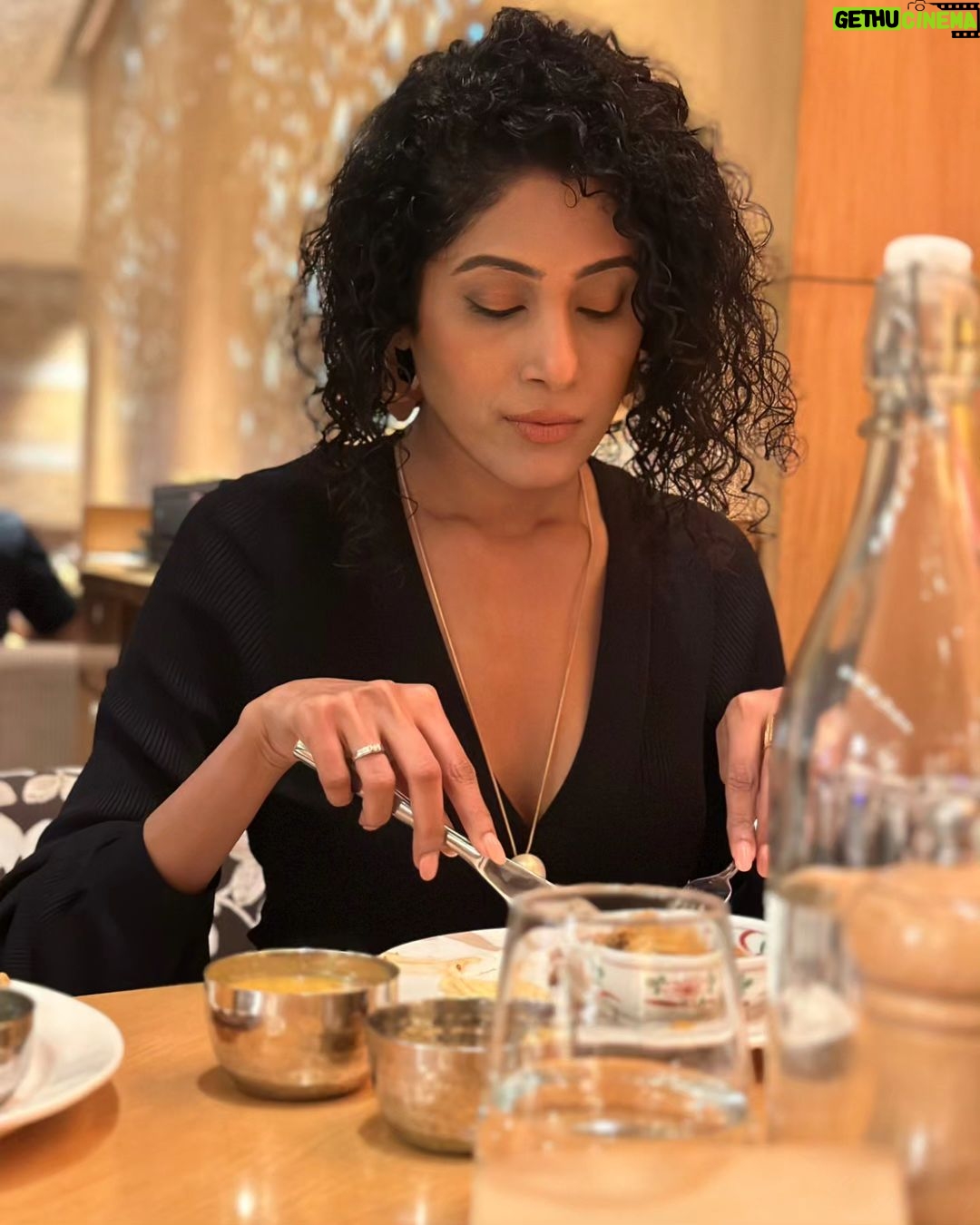 Shraddha Musale Instagram - Judging for @grandhyattmumbai 's annual event. So good to see all the departments in a different light. Sales, housekeeping, culinary.... the engineering department won my heart❤️ #dancecompetition #camaraderie #fun @soniapaul6