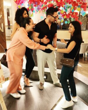 Shraddha Musale Instagram - CID gang! 
So much comfort, warmth, trust, honest confessions 😉, and a laughter ride.
Could feel the evolution with time. Love you @iamrealanshasayed
@janvicg
@hrishikesh.11 missed the other members #cid #friendsforlife #tvshow #reunion #actors #sonytv