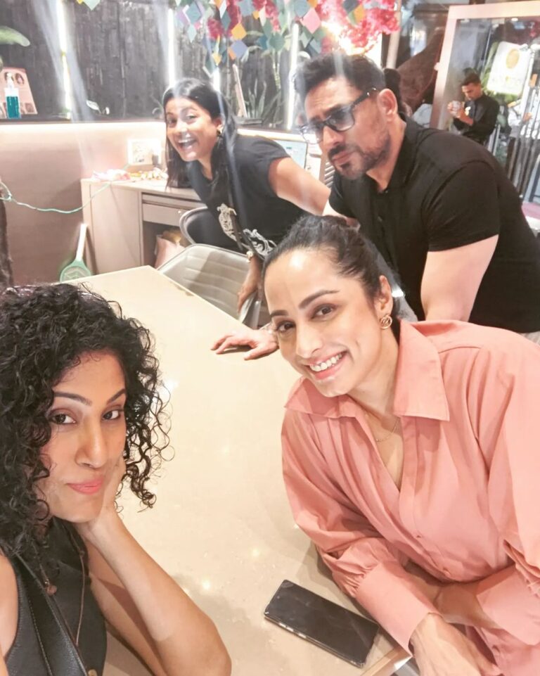 Shraddha Musale Instagram - CID gang! So much comfort, warmth, trust, honest confessions 😉, and a laughter ride. Could feel the evolution with time. Love you @iamrealanshasayed @janvicg @hrishikesh.11 missed the other members #cid #friendsforlife #tvshow #reunion #actors #sonytv