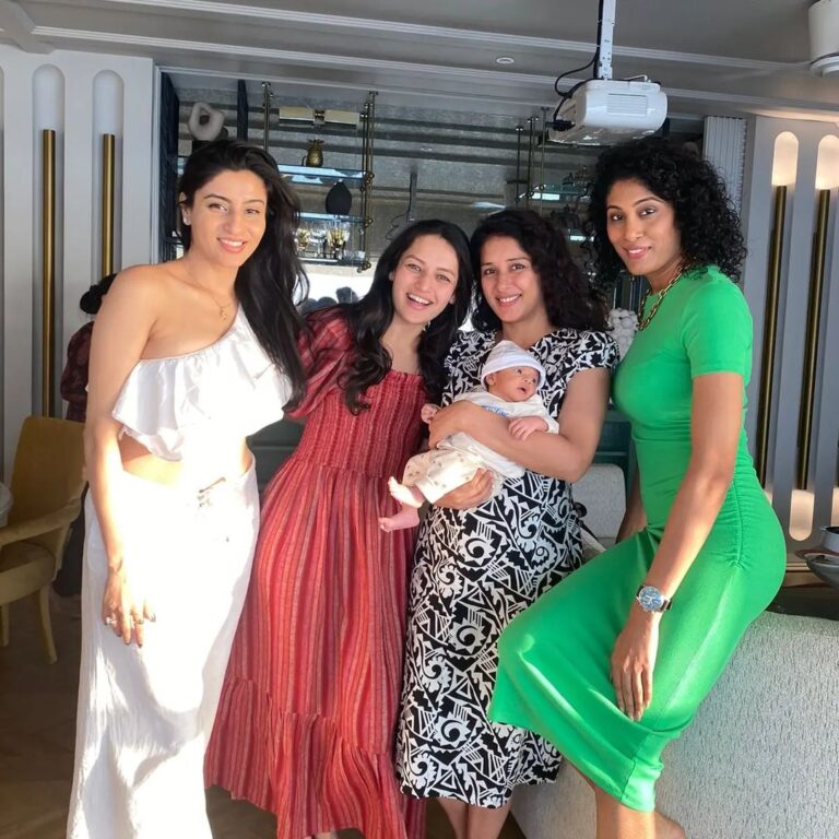 Shraddha Musale Instagram - Big congratulations @iamsameksha and @itsshaeloswal! And Sam such chill sorted new mom you are❤️ Kudos and hugs :)) @suhani8 we all love you, inspite of being the youngest, you show the highest level of maturity n understanding, always🤗 and @ashleshasavant hmmm..wait. we being monkeys...you definitely need spanks from me🐱 sucha ball of energy you are. Playtime full of masti, discussions, opinions, gyaan, convincing, and awesome hospitality #porusgang #yearsoffriendship #shootlife #girlchats #newbaby