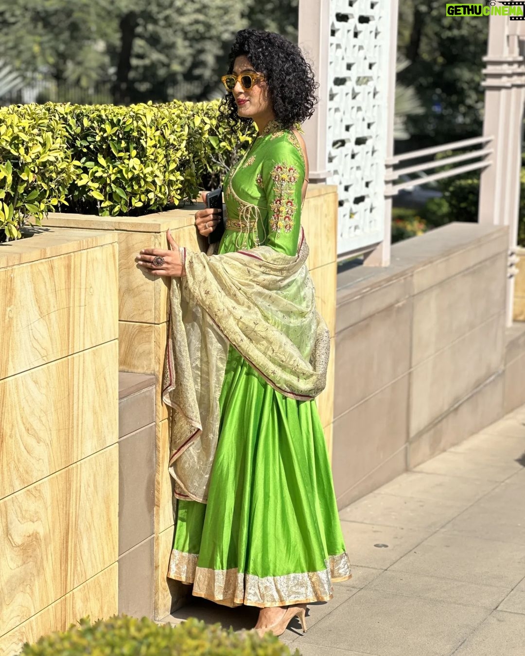 Shraddha Musale Instagram - I was excited to wear this dress for a close friend's wedding. It's been around 10 years since @avinaashtomaar had gifted it to me. So I just happened to try it, and to my surprise, I wasn't able to get into it. Thankfully the local tailor could help me. Reuse and repurpose is really awesome. #weddingdress #greendress #greenbeauty #curlsmypearls #labelavinashtomar