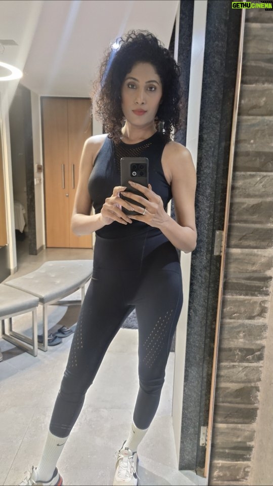 Shraddha Musale Instagram - Bringing up the rear with some serious behind the scenes workππ Awesome edit @sidhuratan #workoutvideos #glutesworkout #workoutmotivation #allbackgirl π