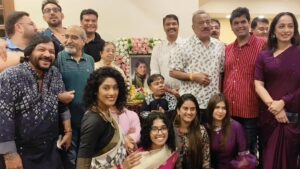 Shraddha Musale Instagram - Celebrated Lata didi's birthday yesterday.
When Usha tai told me, "She lives with us, we feel her presence" in Marathi❤️
Thank you Mangeshkar family for making us your family 🤗
#cid #latamangeshkar #mangeshkarfamily #latamangeshkarbirthday @asha.bhosle @ushamangeshkarr @meena.khadikar @shivaaji_satam @iamrealanshasayed @hrishikesh.11 @ajay.nagrath @dayanandshetty8 @narendragupta22