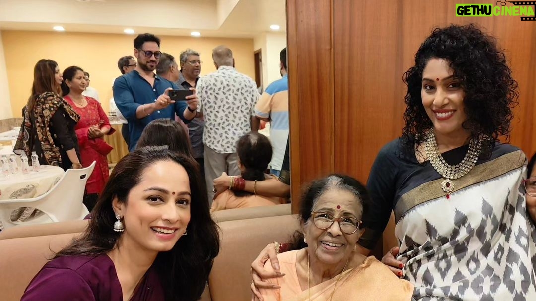 Shraddha Musale - 11.7K Likes - Celebrated Lata didi's birthday yesterday.
When Usha tai told me, "She lives with us, we feel her presence" in Marathi❤️
Thank you Mangeshkar family for making us your family 🤗
#cid #latamangeshkar #mangeshkarfamily #latamangeshkarbirthday @asha.bhosle @ushamangeshkarr @meena.khadikar @shivaaji_satam @iamrealanshasayed @hrishikesh.11 @ajay.nagrath @dayanandshetty8 @narendragupta22