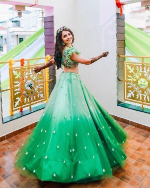 Shrenu Parikh Instagram - Mehendi rach gayi…🧿❤️
Let’s see how much he loves me…!?😜
#LoveAtFirstTake
.

Look Designed & Styled By :- @nehaadhvikmahajan 
.
👗Outfit:- @rajgharana.rg 
💎Jewellery:- @floralartbysrishti 
Makeup hair by :- @thebigbangsalon 
Mehendi by:- @jayshreebridalmehandi 
Photography by :- @oragraphy