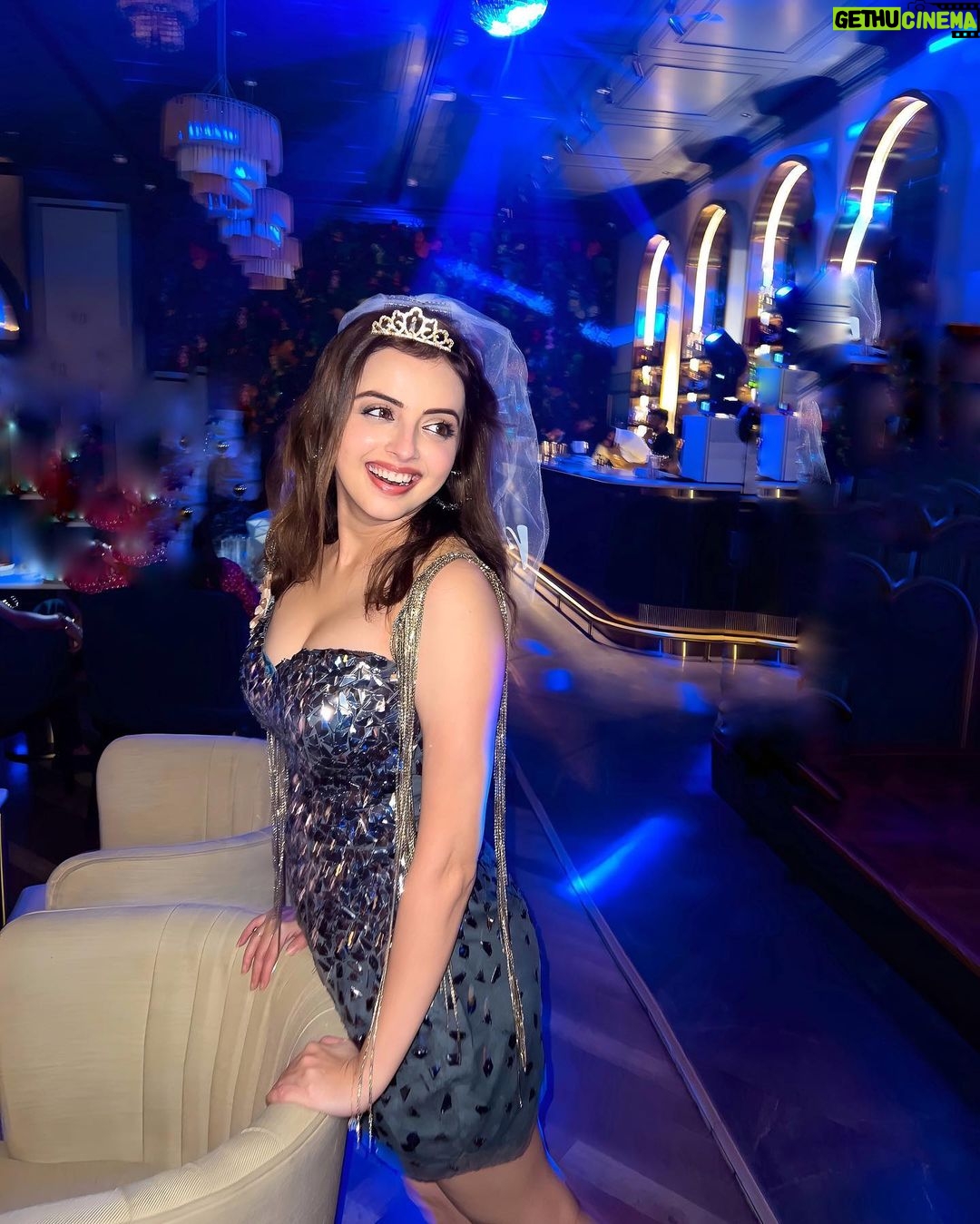 Shrenu Parikh Instagram - Felt like a queen that day! Still basking in that glory!! . Styling by my sweetest @nehaadhvikmahajan . Outfit: @ashiyadesigns . #bride #tobe #bridesmaids #bridesofinstagram #bachelorette #party #queen #dressoftheday