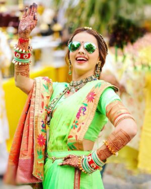 Shrenu Parikh Instagram - મારી peethi/ हळदी💛💚 

.
Styled by @nehaadhvikmahajan 
.
Outfit by @reenachopra 
.
Jewellery by @sonisapphire 
.
Nath by @gandevikarjewellers_pvt_ltd 
.
Make up by @the_beautytown 
.
Hair by @shinejanarthanan @timemachinebrides 
.
Bangles by @rajputi_chuda_store 
.
Shoes by @thequirkynaari 
.
Photography by @oragraphy @canonindia_official 
.
Decor by @the.creative.window 
.
Event managed by @thetuliptouch 
.
Catering by @barodacaterers