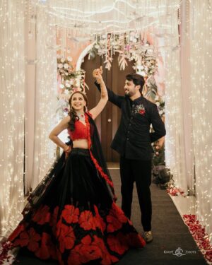 Shrenu Parikh Instagram - ❤️True love stories never have endings … hence ending the festivities with a star studded reception 🤣❤️🧿
.
.
.
Styled by @nehaadhvikmahajan 
Outfit by @neerusindia 
Make up by @divasbydivya 
Jewellery by @khuranajewelleryhouse 
Head accessory by @adan_creation_ 
Venue @athena_banquets 
Decor by @marrigoldevents 
Cake by @dcakecreations 
Photography by @knotshots.in @vatsal_shethia 
Hair by @sankpalsavita 
.
Akshay’s hair makeup done by @mmtimemachine