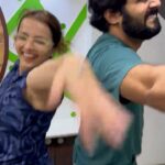 Shrenu Parikh Instagram - Samdhya gaavala jhaliya majhya lagnaachi ghaai.. Zing zing Zingaat karna hi reh Gaya bhai!!! 😂💥 #LoveAtFirstTake . . Choreographed by @sanghvikenil