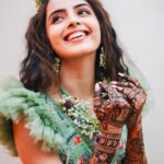 Shrenu Parikh Instagram - Mehendi rach gayi…🧿❤️ Let’s see how much he loves me…!?😜 #LoveAtFirstTake . Look Designed & Styled By :- @nehaadhvikmahajan . 👗Outfit:- @rajgharana.rg 💎Jewellery:- @floralartbysrishti Makeup hair by :- @thebigbangsalon Mehendi by:- @jayshreebridalmehandi Photography by :- @oragraphy Vadodara, Gujarat, India