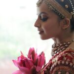 Shrenu Parikh Instagram - The Bridal Details ♥️ . In frame :- @shrenuparikhofficial . Look Designed, Styled & MUA💄:- @nehaadhvikmahajan . Outfit👗:- @kalkifashion . Bridal Set💎:- @khuranajewelleryhouse . Bridal Accessories:- @raabtabyrahul @raabta_brides . 📸:- @oragraphy @fashionbyora . #shrenuparikh #loveatfirsttake #nehaadhvikmahajan #nammakeovers #imuseacademy #bridalsbynam #bridallook #makeupartist