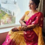 Shrenu Parikh Instagram - This dress felt like SUMMER in December 🌺🦋🌻 . Ganesh sthapna day! . Itni sundar photo sirf meri @dearmansi kheenchti hai . Outfit by @bunaai Makeup hair by @thebigbangsalon
