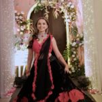 Shrenu Parikh Instagram - 🌺🌺🌺 black and hibiscus was the flavour of the day! . . #LoveAtFirstTake . Styled by @nehaadhvikmahajan . Outfit by @neerusindia . Jewellery by @khuranajewelleryhouse . Head accessory @adan_creation_ . Make up by @divasbydivya . Hair @sankpalsavita . Cinematography by @knotshots.in
