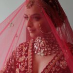 Shrenu Parikh Instagram - The Bridal Details ♥️ . In frame :- @shrenuparikhofficial . Look Designed, Styled & MUA💄:- @nehaadhvikmahajan . Outfit👗:- @kalkifashion . Bridal Set💎:- @khuranajewelleryhouse . Bridal Accessories:- @raabtabyrahul @raabta_brides . 📸:- @oragraphy @fashionbyora . #shrenuparikh #loveatfirsttake #nehaadhvikmahajan #nammakeovers #imuseacademy #bridalsbynam #bridallook #makeupartist