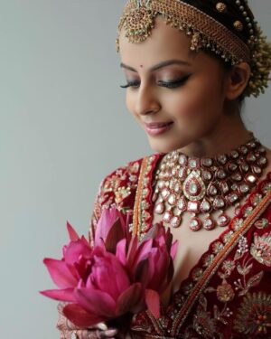 Shrenu Parikh Instagram - The Bridal Details ♥️
.
In frame :- @shrenuparikhofficial 
.
Look Designed, Styled & MUA💄:- @nehaadhvikmahajan 
.
Outfit👗:- @kalkifashion 
.
Bridal Set💎:- @khuranajewelleryhouse 
.
Bridal Accessories:- @raabtabyrahul @raabta_brides 
.
📸:- @oragraphy @fashionbyora 
.
#shrenuparikh #loveatfirsttake #nehaadhvikmahajan #nammakeovers #imuseacademy #bridalsbynam #bridallook #makeupartist