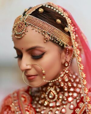 Shrenu Parikh Instagram - The Bridal Details ♥️
.
In frame :- @shrenuparikhofficial 
.
Look Designed, Styled & MUA💄:- @nehaadhvikmahajan 
.
Outfit👗:- @kalkifashion 
.
Bridal Set💎:- @khuranajewelleryhouse 
.
Bridal Accessories:- @raabtabyrahul @raabta_brides 
.
📸:- @oragraphy @fashionbyora 
.
#shrenuparikh #loveatfirsttake #nehaadhvikmahajan #nammakeovers #imuseacademy #bridalsbynam #bridallook #makeupartist