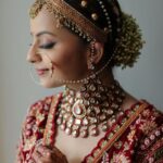 Shrenu Parikh Instagram - The Bridal Details ♥️ . In frame :- @shrenuparikhofficial . Look Designed, Styled & MUA💄:- @nehaadhvikmahajan . Outfit👗:- @kalkifashion . Bridal Set💎:- @khuranajewelleryhouse . Bridal Accessories:- @raabtabyrahul @raabta_brides . 📸:- @oragraphy @fashionbyora . #shrenuparikh #loveatfirsttake #nehaadhvikmahajan #nammakeovers #imuseacademy #bridalsbynam #bridallook #makeupartist