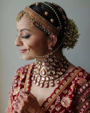 Shrenu Parikh Instagram - The Bridal Details ♥️
.
In frame :- @shrenuparikhofficial 
.
Look Designed, Styled & MUA💄:- @nehaadhvikmahajan 
.
Outfit👗:- @kalkifashion 
.
Bridal Set💎:- @khuranajewelleryhouse 
.
Bridal Accessories:- @raabtabyrahul @raabta_brides 
.
📸:- @oragraphy @fashionbyora 
.
#shrenuparikh #loveatfirsttake #nehaadhvikmahajan #nammakeovers #imuseacademy #bridalsbynam #bridallook #makeupartist