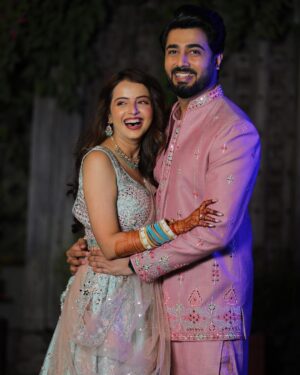 Shrenu Parikh Instagram - Who’s the shahi tukda you guys decide!! ?
.
Technically it was our first function but post ab kar rahe hai🙈😝
.
#grahshanti function #LoveAtFirstTake 
.
Our lovely outfits were from @jhalak_kalpi 
.
Jewellery by @gandevikarjewellers_pvt_ltd 
.
Make up hair by @thebigbangsalon 
.
Photography by @dipeshbhatt_vadodara