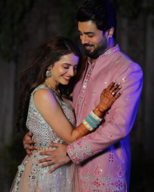 Shrenu Parikh Instagram - Who’s the shahi tukda you guys decide!! ?
.
Technically it was our first function but post ab kar rahe hai🙈😝
.
#grahshanti function #LoveAtFirstTake 
.
Our lovely outfits were from @jhalak_kalpi 
.
Jewellery by @gandevikarjewellers_pvt_ltd 
.
Make up hair by @thebigbangsalon 
.
Photography by @dipeshbhatt_vadodara