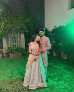 Shrenu Parikh Instagram - Who’s the shahi tukda you guys decide!! ? . Technically it was our first function but post ab kar rahe hai🙈😝 . #grahshanti function #LoveAtFirstTake . Our lovely outfits were from @jhalak_kalpi . Jewellery by @gandevikarjewellers_pvt_ltd . Make up hair by @thebigbangsalon . Photography by @dipeshbhatt_vadodara